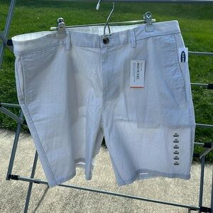Men’s size 40 Old Navy ultimate slim shorts NWT